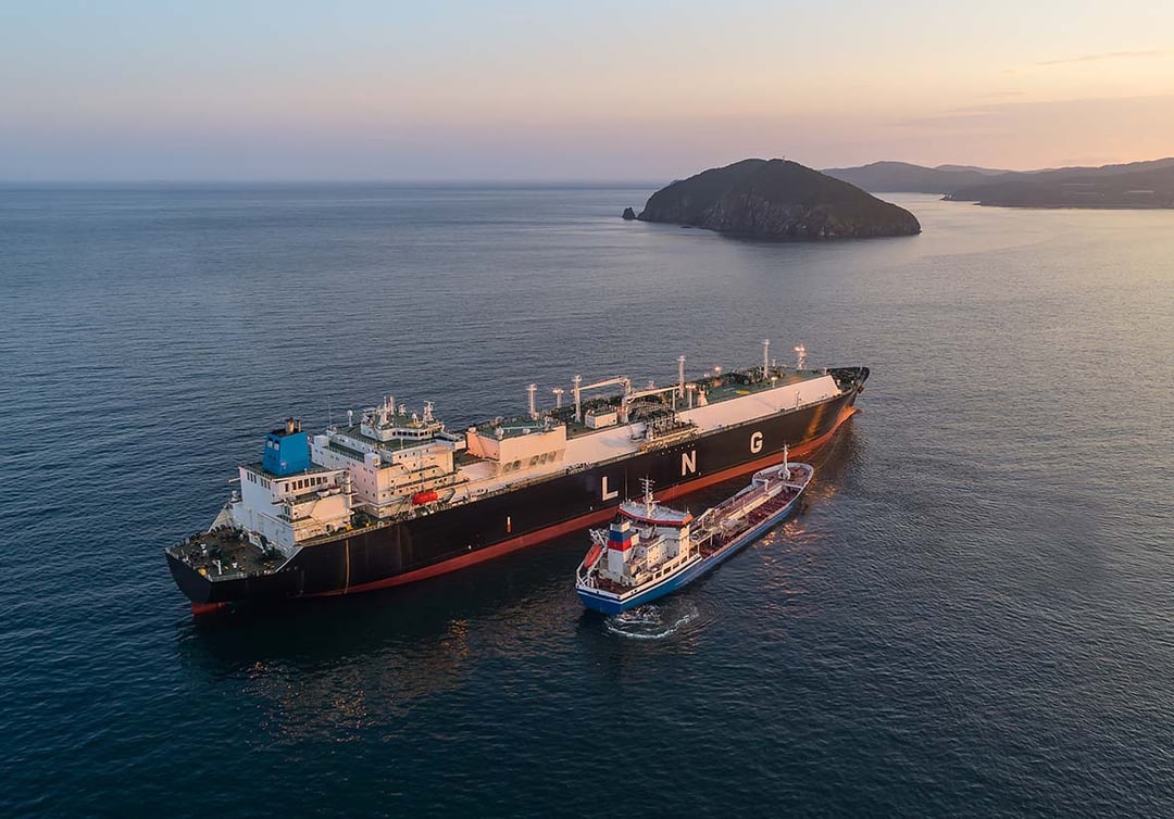 Image of an LNG ship in the ocean